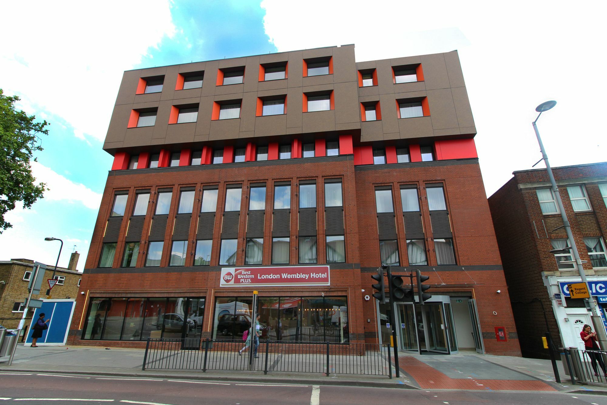 Best Western Plus London Wembley Hotel Экстерьер фото